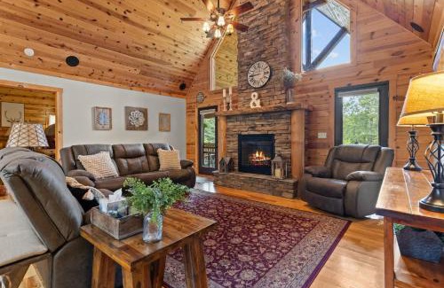 Sparta House | Cozy 3BR Bloff Hytte with Mountain Views and BBQ