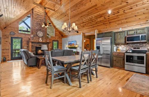 Sparta House | Cozy 3BR Bloff Hytte with Mountain Views and BBQ