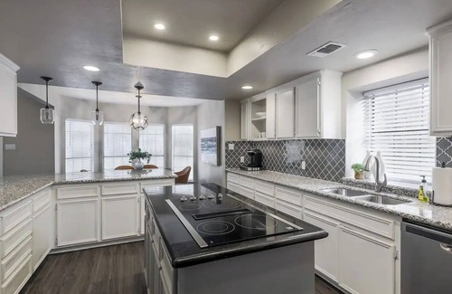 Round Rock Original Plat House | Cozy 3BR, Fenced Yard, Walk to Public Pool, Pets OK