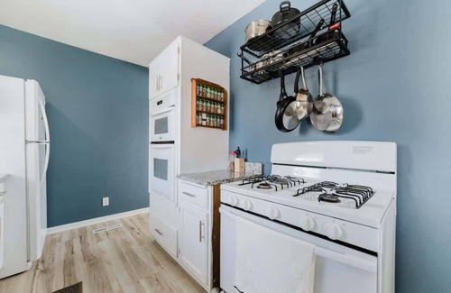 Oakdale House | Cozy 3BR Home in Oakdale with BBQ & Private Patio!