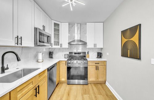 Des Plaines House | Cozy 3BR Retreat with grill Near O’Hare Airport