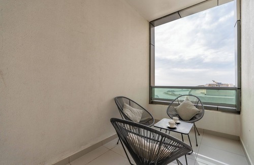 Dubai Apartment | Cozy 3BR The Palm View King size Bed