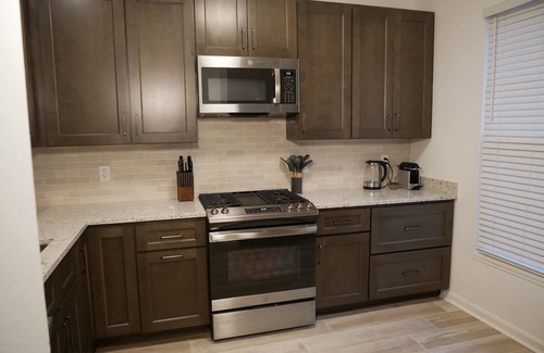 Potomac Falls House | Cozy 3BR townhome with parking near Dulles Airport