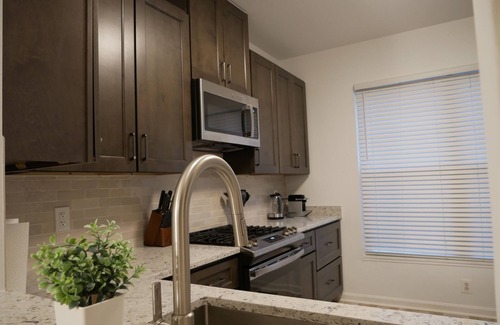 Potomac Falls House | Cozy 3BR townhome with parking near Dulles Airport