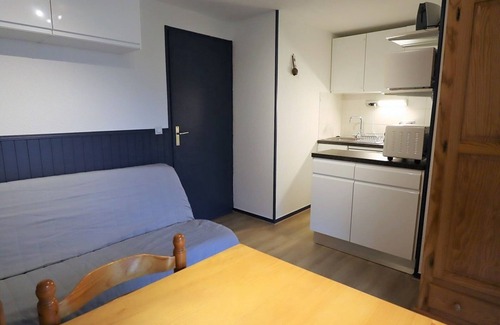 Areches Apartment | Cozy 4/5 Pers Apartment with Balcony, Pool Access & Close to Ski - 2 Stars