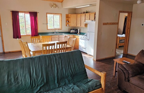 International Falls Cabin | Cozy 4-bedroom cabin steps from Voyageurs National Park and Snowmobile Trails!