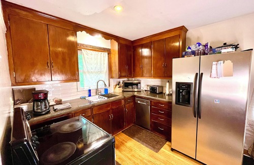 St. Louis Park House | Cozy 4-bedroom, bathrooms, Free Parking