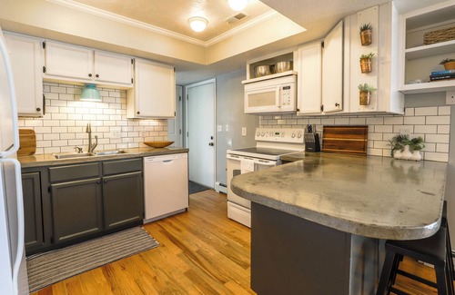 Logan House | Cozy 4-bedroom house in charming Logan. 5-min walk to USU & Lundstrum Park.