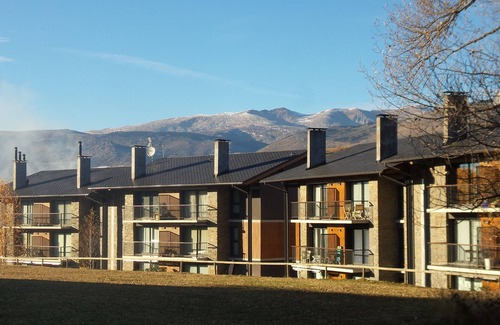 Saillagouse Apartment | Cozy 4-person apartment with wifi parking heated pool 20 minutes from the slopes