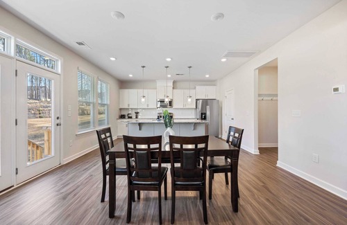 Clayton House | Cozy 4B3B Echo Canyon Home｜Lush Backyard｜1st Flr Bedroom｜Garage Access #41949