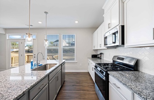 Clayton House | Cozy 4B3B Echo Canyon Home｜Lush Backyard｜1st Flr Bedroom｜Garage Access #41949