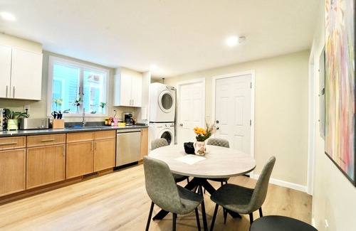 East Somerville House | Cozy 4BD/2BA Near Boston-Encore-T-Station & Diners