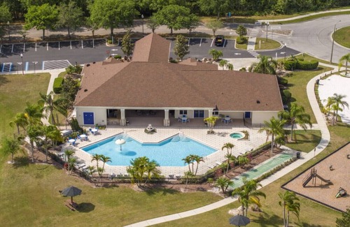 Trafalgar Village House | Cozy 4Bd Home |Pool & Hot Tub| Trafalgar Resort