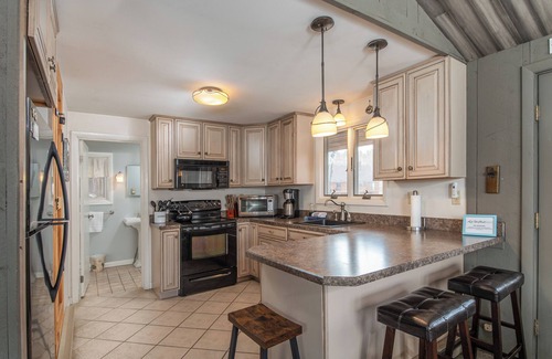 Ludlow Cabin | Cozy 4BR cabin w/fireplace & slope views