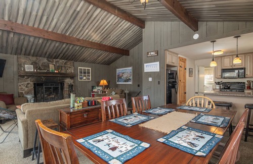 Ludlow Cabin | Cozy 4BR cabin w/fireplace & slope views