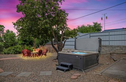 Dupont House | Cozy 4br Getaway W Fire Pit & Hammock