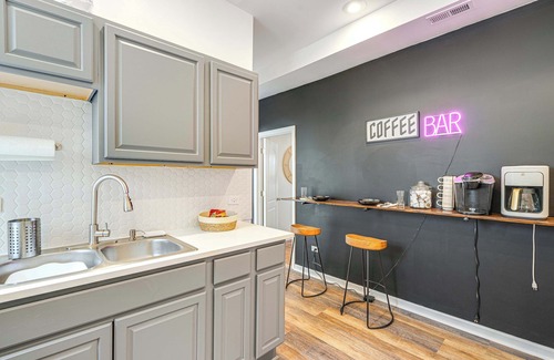 Greater Grand Crossing House | Cozy 4BR Home with Crib & Games, Nearby Sights