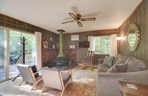 Jay House | Cozy Adirondacks Cabin Walk to Lake Eaton!