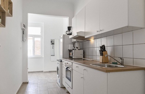 Rudolfsheim-Funfhaus Apartment | Cozy & Affordable: 2BR Apt. at Superb Location
