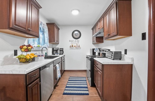 West San Antonio House | Cozy Airman's Retreat, BMT 4 mi to Lackland AFB!