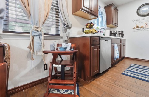 West San Antonio House | Cozy Airman's Retreat, BMT 4 mi to Lackland AFB!