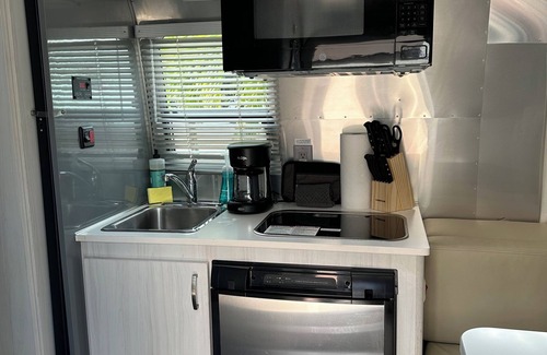 Marathon Resort | Cozy Airstream Bambi- at Resort on Bayside
