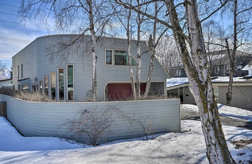 South Addition Apartment | Cozy Anchorage Retreat - Near Hiking & Dtwn!