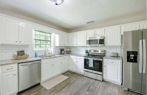 Statesboro House | Cozy and Contemporary Villa 1 Mile from GSU