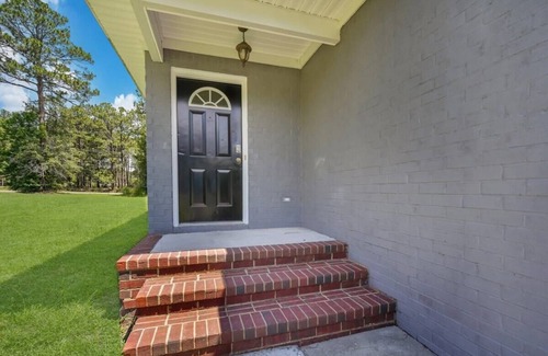 Statesboro House | Cozy and Contemporary Villa 1 Mile from GSU