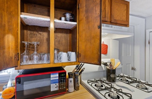 DeKalb House | Cozy and Convenient Family Getaway