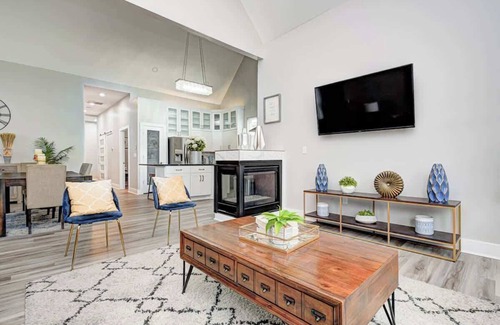 Fountain Square House | Cozy and Elegant 4 BR Home Perfect for Getaways