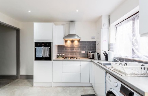 Becontree Apartment | Cozy And Elegant LivingI Sleeps 5 Dagenham I Super Fast WiFi Free parking