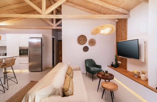 Kokinos Pirgos Villa | Cozy and luxurious house near the beach