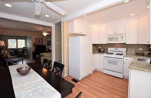 Zenda House | Cozy and Private Home Located within Minutes of Downtown and the Water