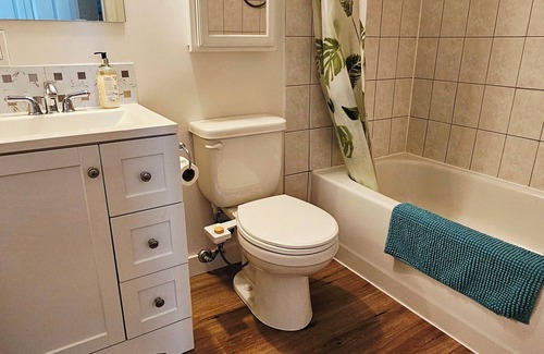 Cougar Creek House | Cozy and Private Suite just 20 minutes from Banff!