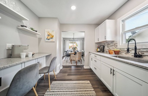 Mayfield Heights House | Cozy and Quaint 3 Bedroom: single-level, 5 beds fit 8 guests