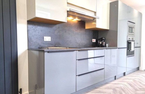 Barling House | Cozy and Spacious 3 Bedroom Holiday Home Near the Beach + Smart TV w/Netflix & Prime TV!