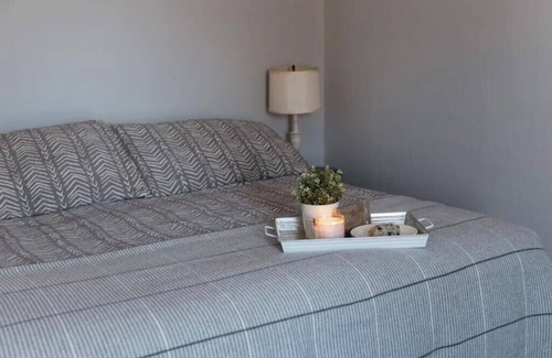 Cambridge Apartment | Cozy and spacious upper storey apartment with self check-in, steps from DT Galt