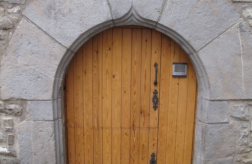 Biescas House | Cozy and sunny Casa Rural Biescas with chimineas,