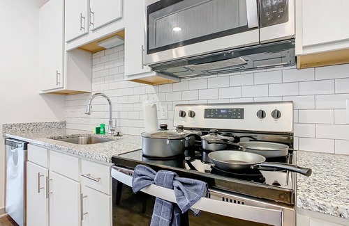 Lake Buena Vista Apartment | Cozy Apartment 10 Mins to Disney