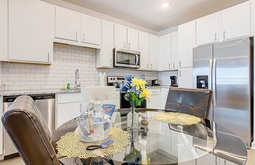 Lake Buena Vista Apartment | Cozy Apartment 10 Mins to Disney