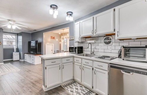 Granger Apartment | Cozy Apartment 15 min to ND - Sleeps 5!