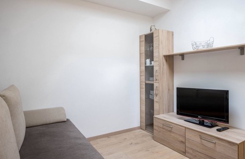 Mareta Apartment | Cozy Apartment Edelweiss with Mountain View, Wi-Fi, Sauna, Terrace & Balcony; Parking Available