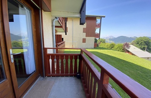 Cohennoz Apartment | Cozy apartment for 4, near slopes and shops