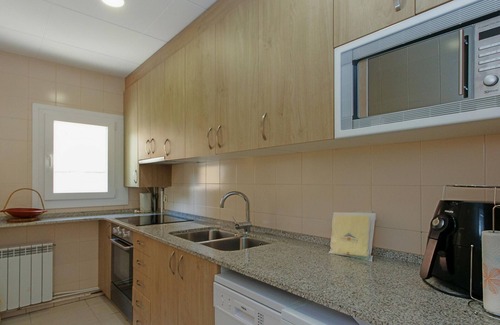 Blanes Apartment | Cozy Apartment for 5 near Blanes Beach with Balcony and Sea View