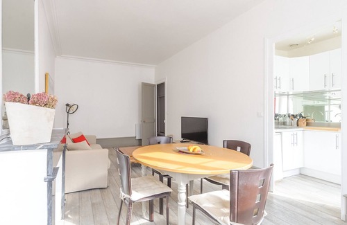 La Rochelle City Centre Apartment | Cozy Apartment for 2 Near Vieux Port and Beach