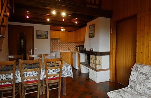 Le Chinaillon Apartment | Cozy apartment 7 sleeps, ski-in/ski-out, fireplace, parking