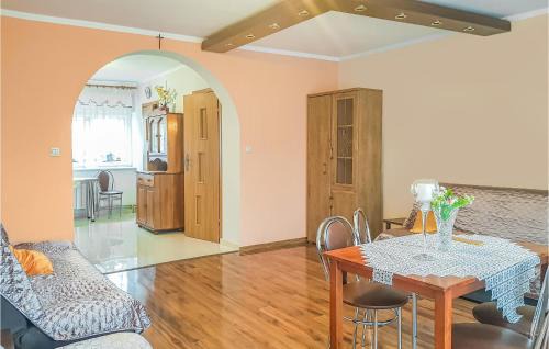 Drawno Apartment | Cozy Apartment In Dominikowo With Wifi