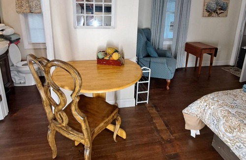 Florence Apartment | Cozy apartment in downtown revitalization district, close to medical facilities.