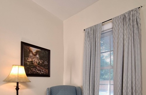 Florence Apartment | Cozy apartment in downtown revitalization district, close to medical facilities.